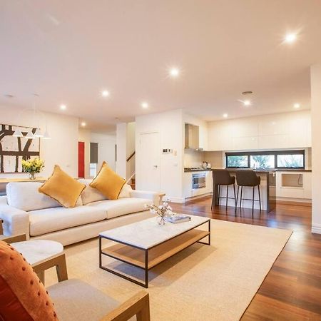 Peaceful And Spacious Modern Chadstone Home Carnegie エクステリア 写真