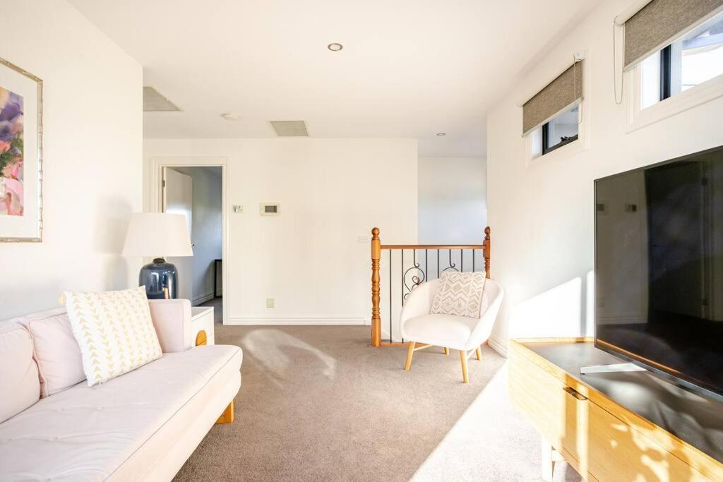 Peaceful And Spacious Modern Chadstone Home Carnegie エクステリア 写真