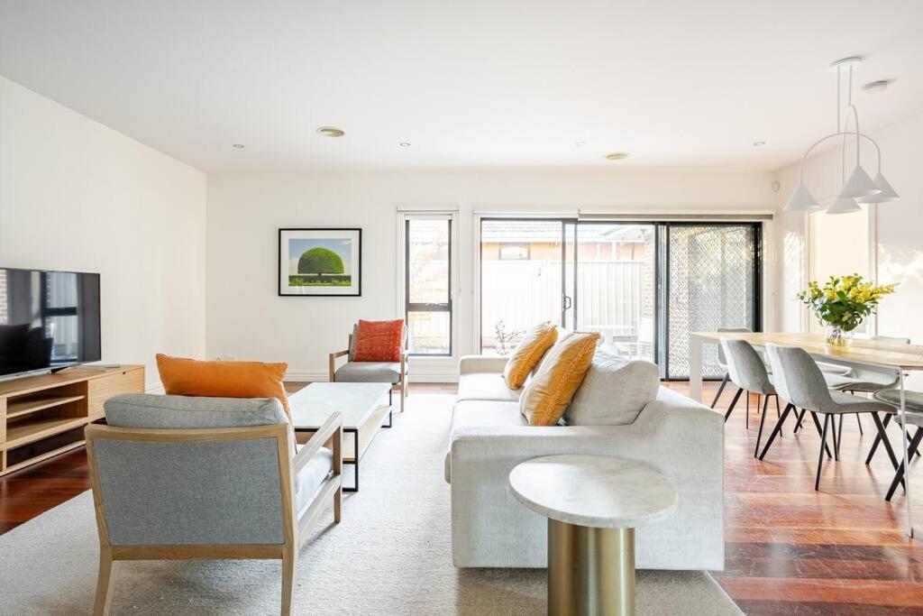 Peaceful And Spacious Modern Chadstone Home Carnegie エクステリア 写真