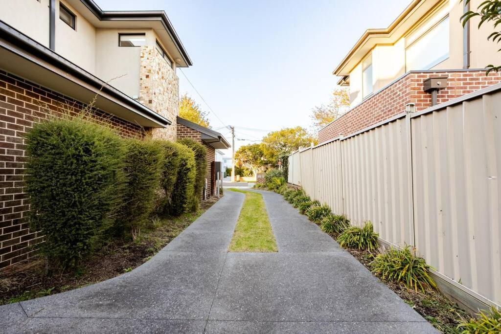 Peaceful And Spacious Modern Chadstone Home Carnegie エクステリア 写真