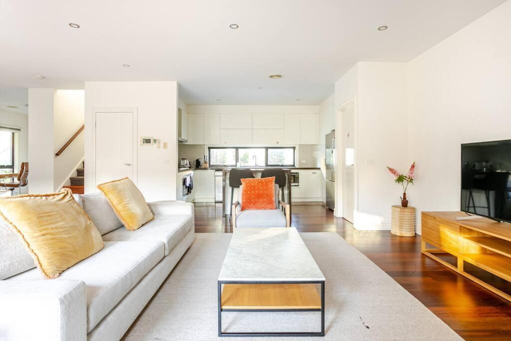 Peaceful And Spacious Modern Chadstone Home Carnegie エクステリア 写真