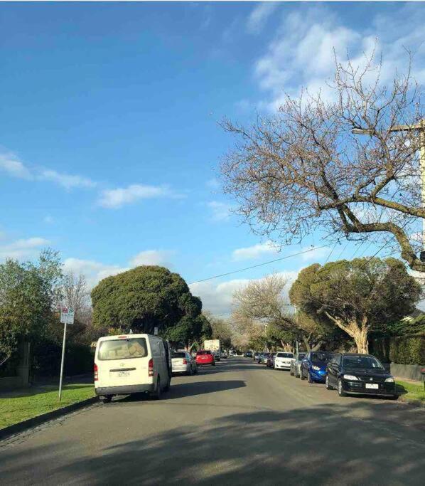 Peaceful And Spacious Modern Chadstone Home Carnegie エクステリア 写真