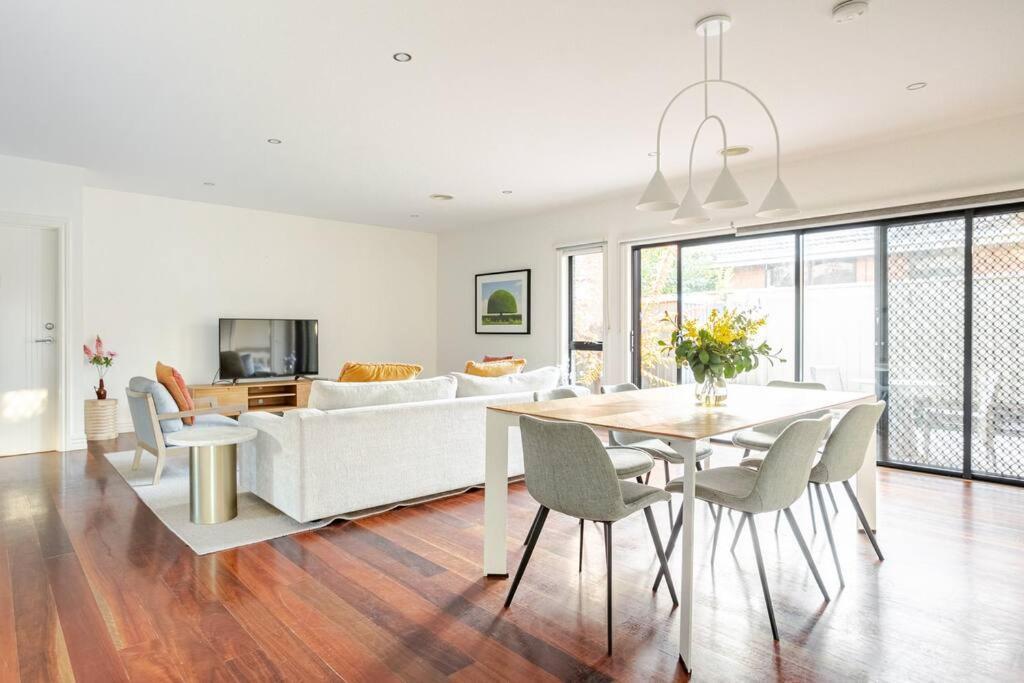 Peaceful And Spacious Modern Chadstone Home Carnegie エクステリア 写真