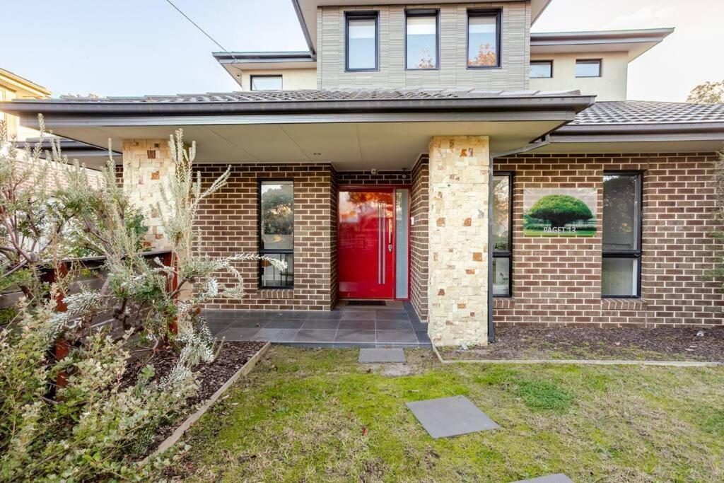 Peaceful And Spacious Modern Chadstone Home Carnegie エクステリア 写真