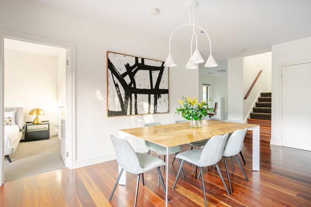 Peaceful And Spacious Modern Chadstone Home Carnegie エクステリア 写真