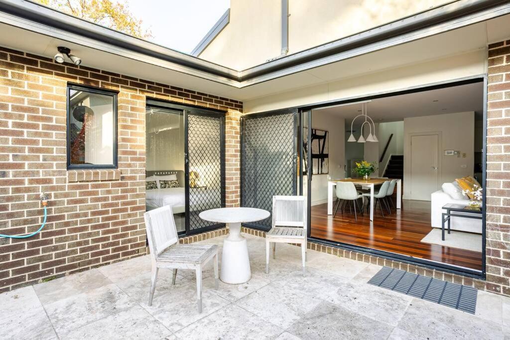 Peaceful And Spacious Modern Chadstone Home Carnegie エクステリア 写真